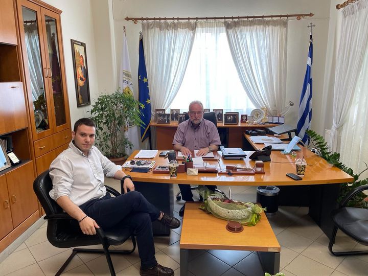 Συνάντηση Δημάρχου Μαρωνείας Σαπών με τον πρόεδρο του πανελληνίου συλλόγου πτυχιούχων Συνάντηση Δημάρχου Μαρωνείας Σαπών με τον πρόεδρο του πανελληνίου συλλόγου πτυχιούχων