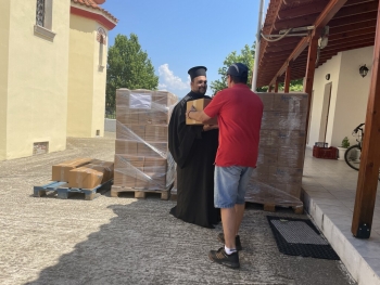 Διανομή δεμάτων τροφίμων από την Ι.Μ. Μαρωνείας και Κομοτηνής Διανομή δεμάτων τροφίμων από την Ι.Μ. Μαρωνείας και Κομοτηνής