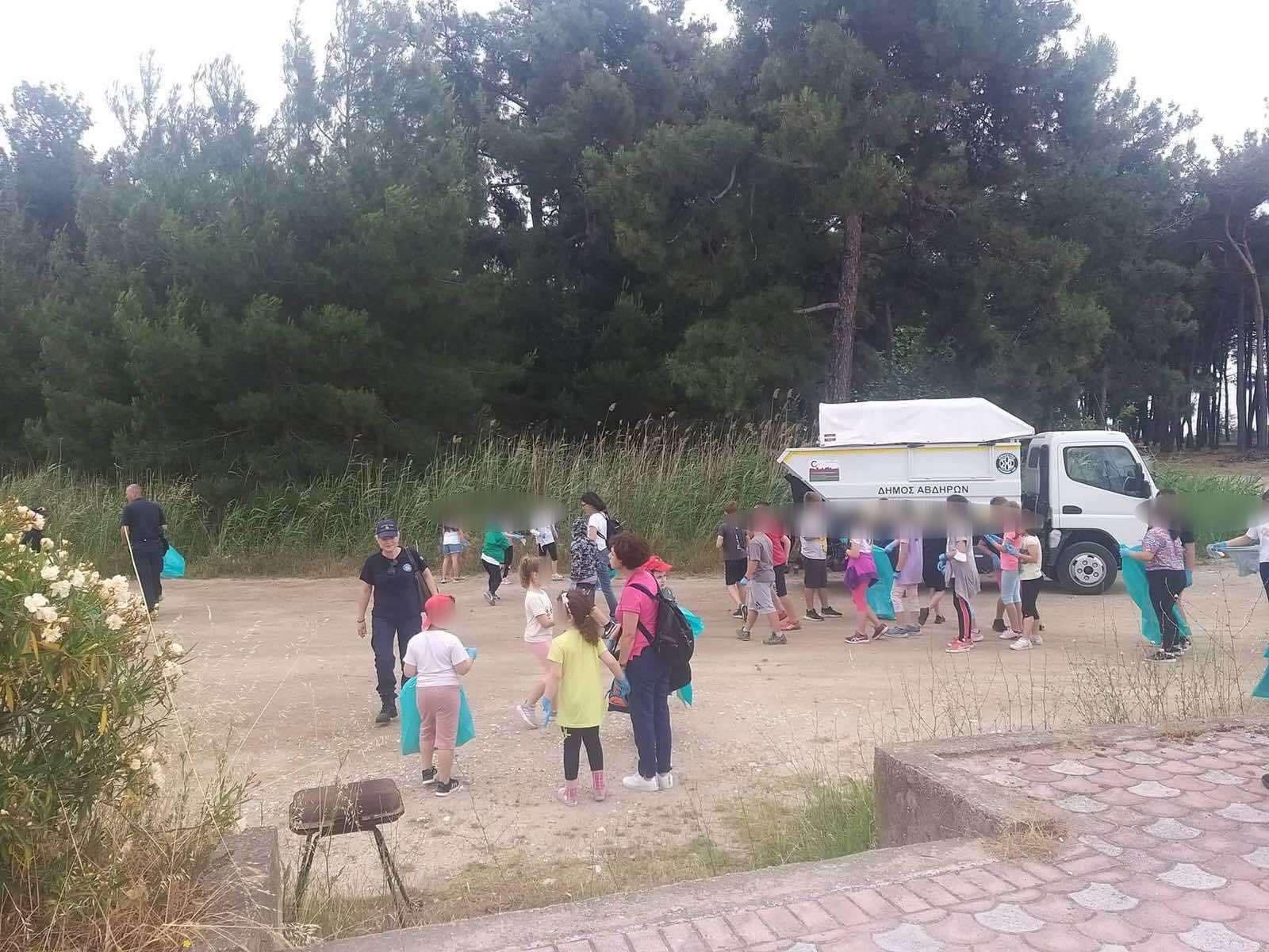 Mαθητές και καθάρισαν το δασάκι στο Πόρτο Λάγος