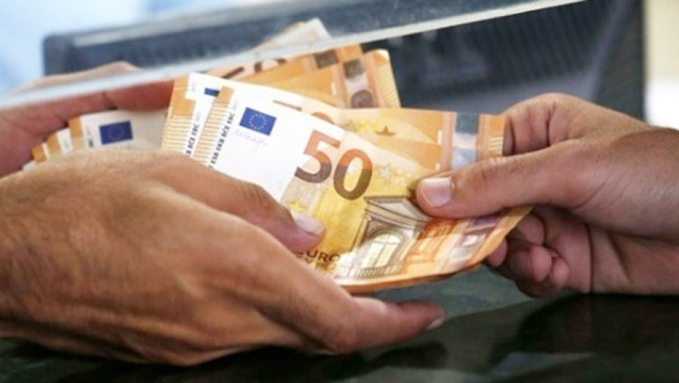 Επιστρεπτέα προκαταβολή για 700.000 επαγγελματίες και επιχειρήσεις Επιστρεπτέα προκαταβολή για 700.000 επαγγελματίες και επιχειρήσεις