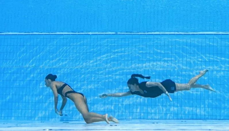 Κολυμβήτρια λιποθύμησε μέσα στο νερό και σώθηκε την τελευταία στιγμή!