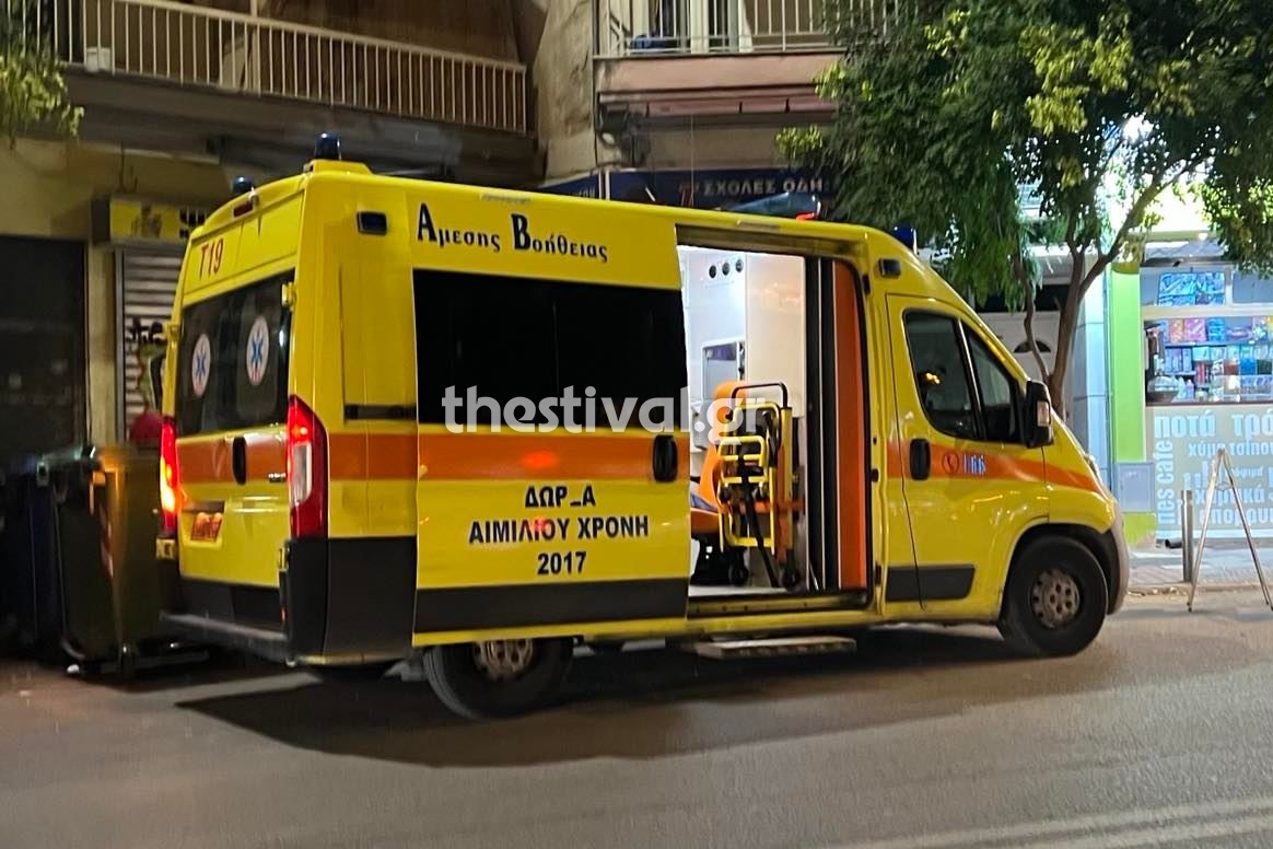 Θεσσαλονίκη: 19χρονη μητέρα πήδηξε στο κενό από μπαλκόνι 2ου ορόφου στη Θεσσαλονίκη Θεσσαλονίκη: 19χρονη μητέρα πήδηξε στο κενό από μπαλκόνι 2ου ορόφου στη Θεσσαλονίκη