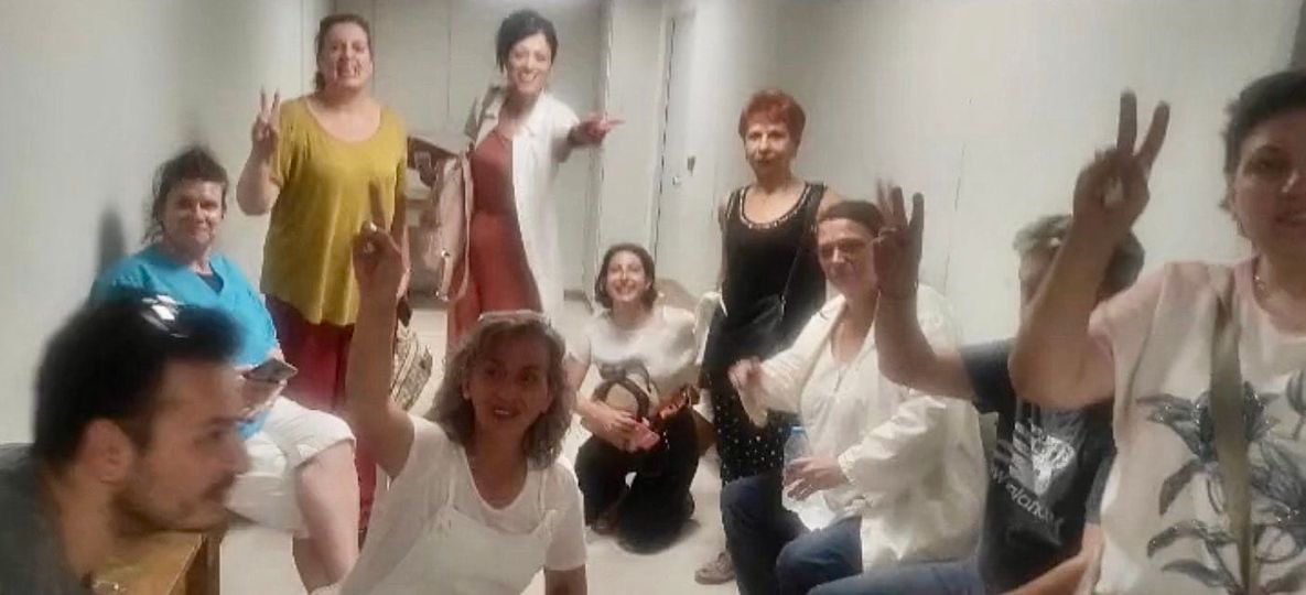 Στον εισαγγελέα 39 υγειονομικοί για τη διαμαρτυρία έξω από το σπίτι του Μητσοτάκη Στον εισαγγελέα 39 υγειονομικοί για τη διαμαρτυρία έξω από το σπίτι του Μητσοτάκη