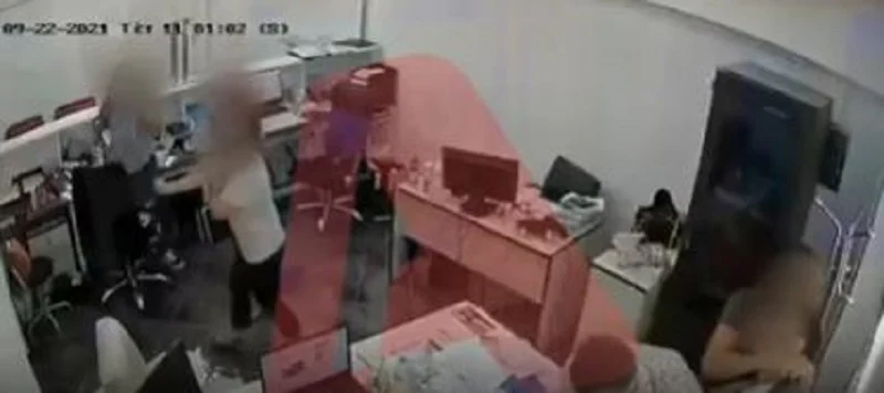 Εισέβαλε σε εταιρεία και μαχαίρωσε πρώην συμμαθητή του