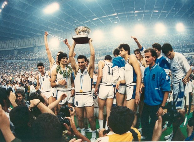 Η FIBA «γιόρτασε» τα γενέθλια του Νίκου Γκάλη με πέντε λεπτά… “μαγείας” (video) Η FIBA «γιόρτασε» τα γενέθλια του Νίκου Γκάλη με πέντε λεπτά… “μαγείας” (video)