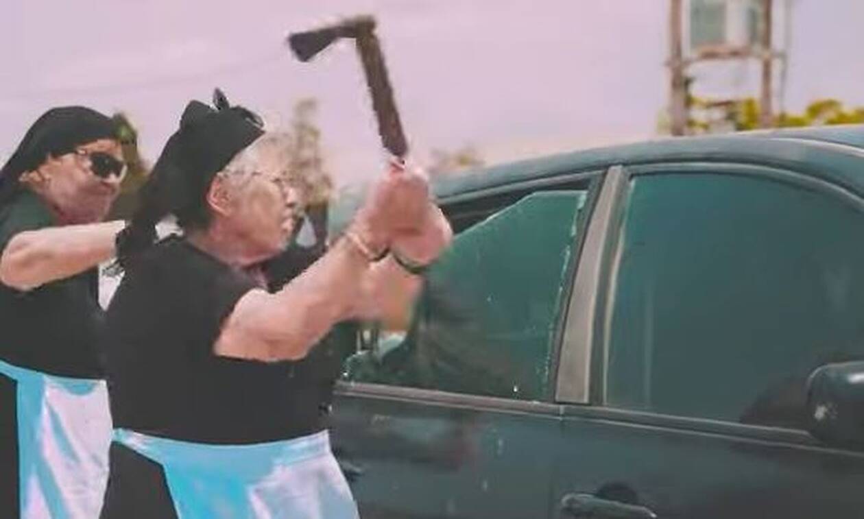 Γιαγιάδες από την Κρήτη τραγουδούν Τραπ και γίνονται Viral!