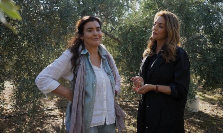Γη της Ελιάς: Η Αθηνά προσπαθεί να πείσει την αθωότητα της Αθηνάς Γη της Ελιάς: Η Αθηνά προσπαθεί να πείσει την αθωότητα της Αθηνάς
