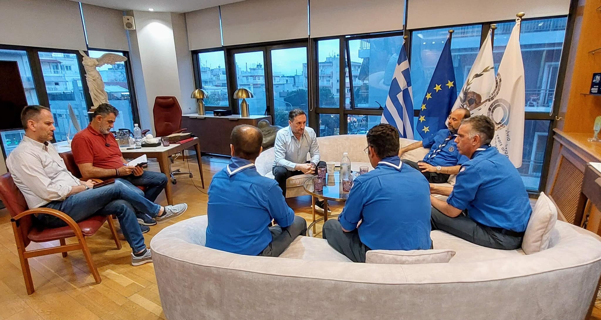 Ο Γιάννης Ζαμπούκης συναντήθηκε με εκπροσώπους των Ελλήνων προσκόπων Ο Γιάννης Ζαμπούκης συναντήθηκε με εκπροσώπους των Ελλήνων προσκόπων