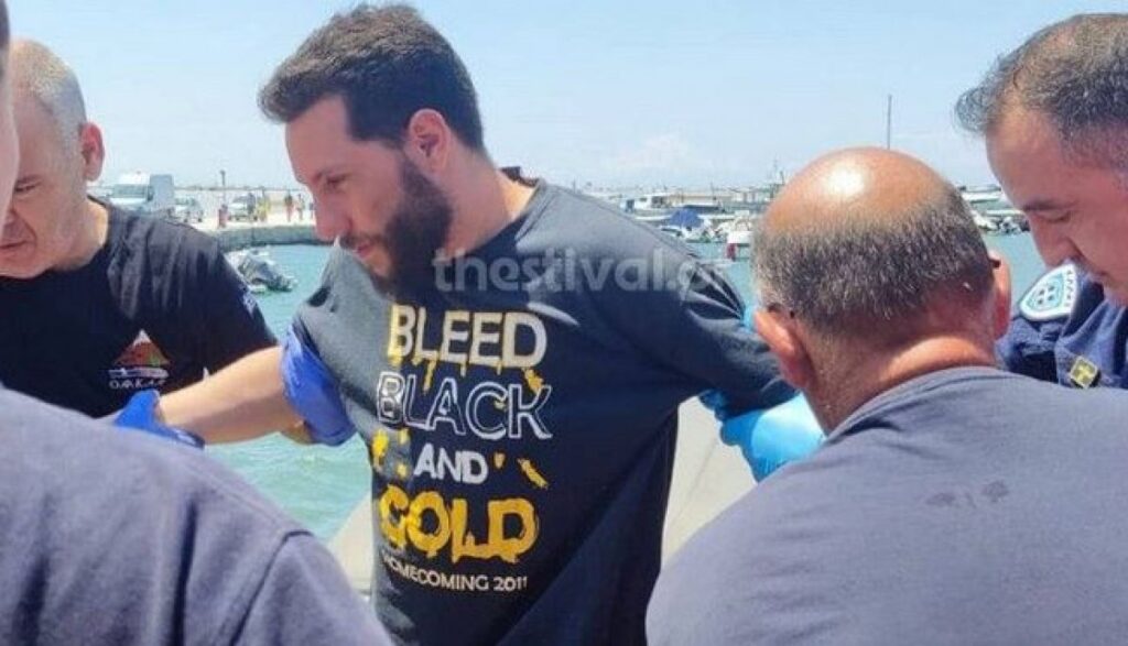 Μια μπάλα έσωσε τη ζωή του 30χρονου Ιβάν που κολυμπούσε 19 ώρες Μια μπάλα έσωσε τη ζωή του 30χρονου Ιβάν που κολυμπούσε 19 ώρες
