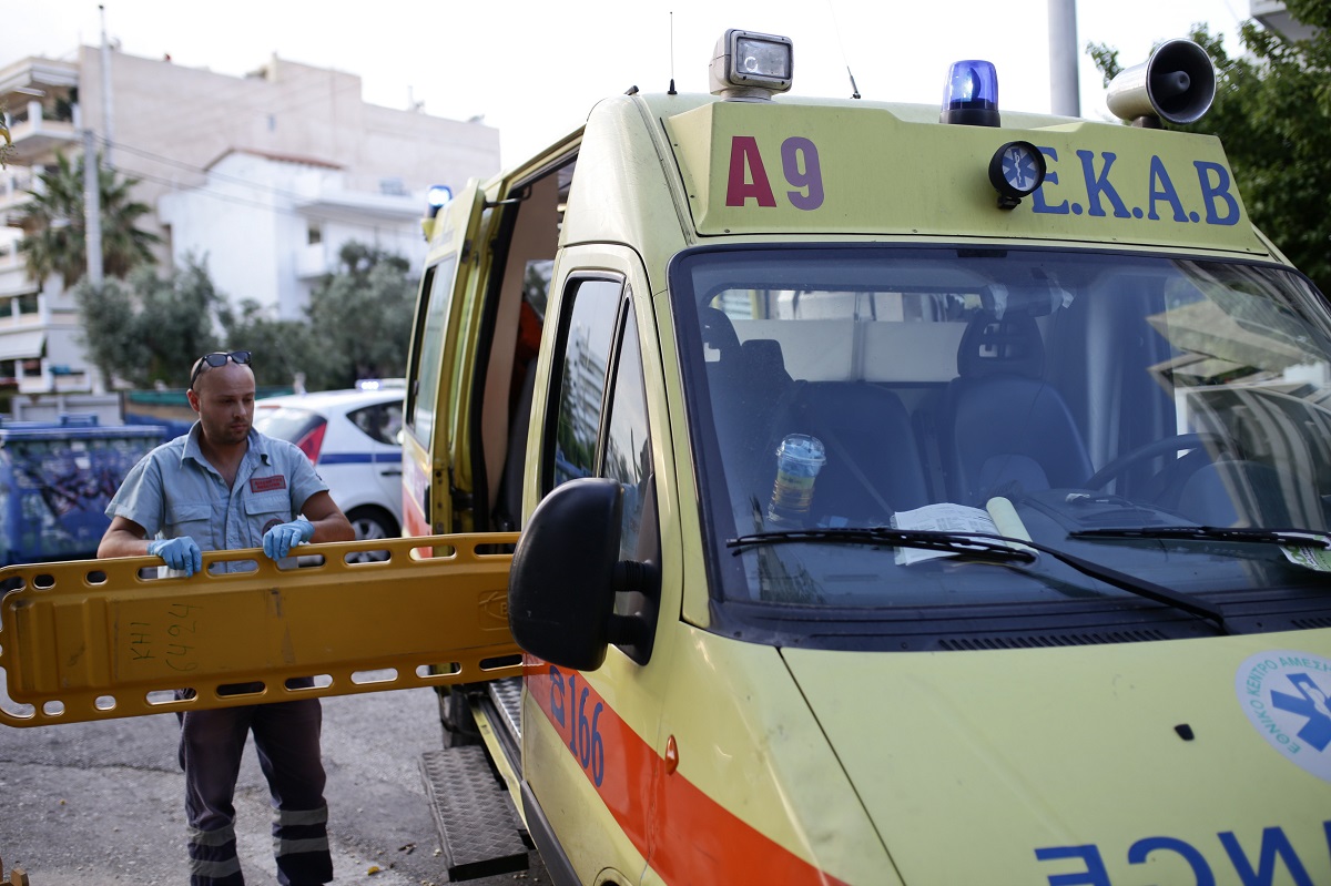 Αυτοκίνητο έπεσε σε στάση του ΟΑΣΘ τραυματίζοντας τρεις ανήλικους Αυτοκίνητο έπεσε σε στάση του ΟΑΣΘ τραυματίζοντας τρεις ανήλικους