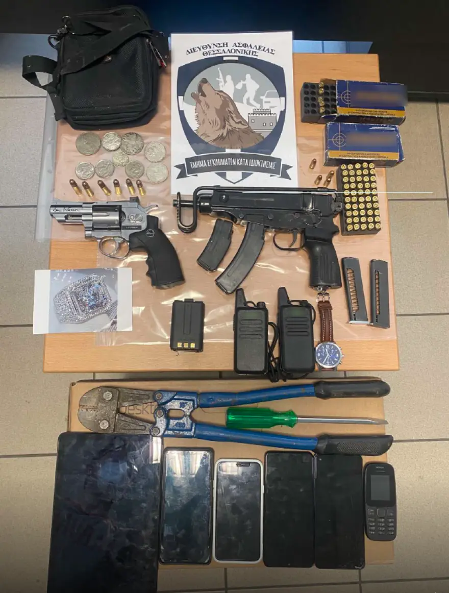 Θεσσαλονίκη: Έκρυβε σε παρεκκλήσι του σπιτιού του ένα ολόκληρο οπλοστάσιο