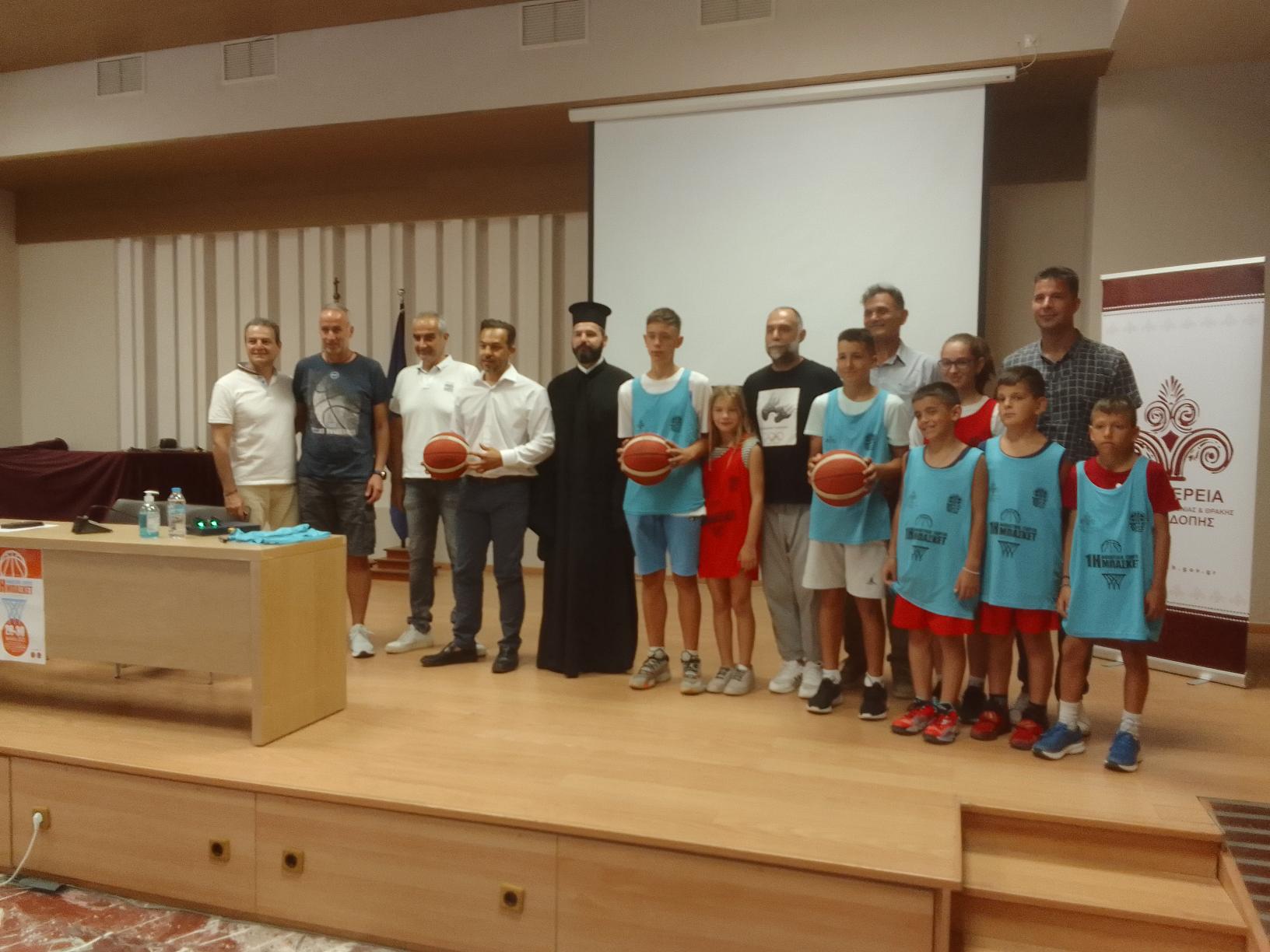 Βραβεύτηκε στην Κομοτηνή ο διεθνής βετεράνος καλαθοσφαιριστής Λευτέρης Κακιούσης Βραβεύτηκε στην Κομοτηνή ο διεθνής βετεράνος καλαθοσφαιριστής Λευτέρης Κακιούσης