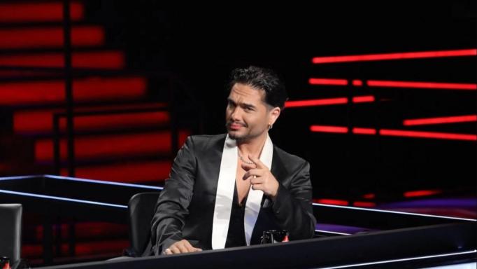 Πέταξαν κρουασάν στο Χρήστο Μάστορα την ώρα που ήταν στη σκηνή (ΒΙΝΤΕΟ) Πέταξαν κρουασάν στο Χρήστο Μάστορα την ώρα που ήταν στη σκηνή (ΒΙΝΤΕΟ)