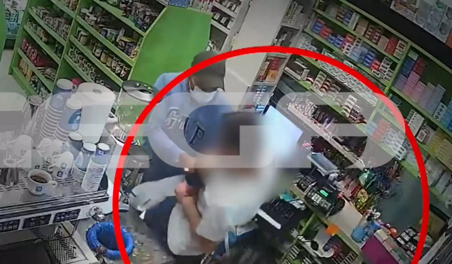 Υπάλληλος μίνι μάρκετ στο Νέο Ηράκλειο ήρθε στα χέρια με τους ληστές Υπάλληλος μίνι μάρκετ στο Νέο Ηράκλειο ήρθε στα χέρια με τους ληστές
