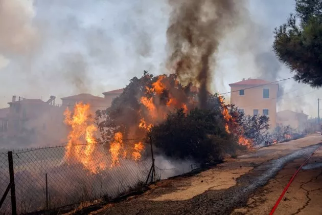 53 πυρκαγιές σε ένα 24ωρο! Νύχτα αγωνίας σε Δαδιά και Λέσβο!