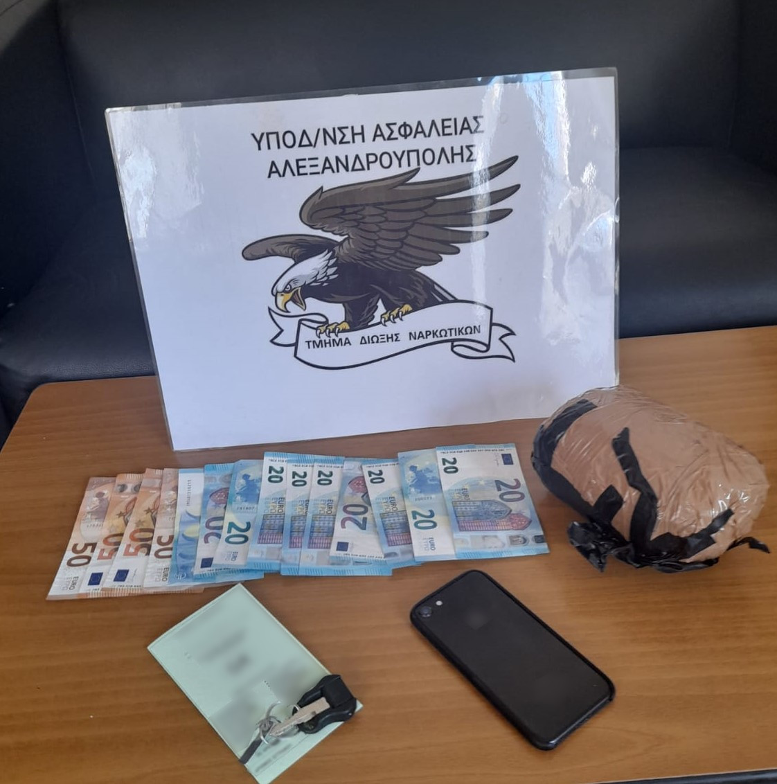 Συνελήφθη ημεδαπός κατηγορούμενος για παράβαση του νόμου περί ναρκωτικών Συνελήφθη ημεδαπός κατηγορούμενος για παράβαση του νόμου περί ναρκωτικών