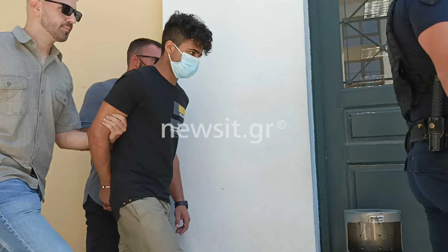 Περιστέρι: Στον ανακριτή ο 21χρονος Πακιστανός μετά την ομολογία του Περιστέρι: Στον ανακριτή ο 21χρονος Πακιστανός μετά την ομολογία του