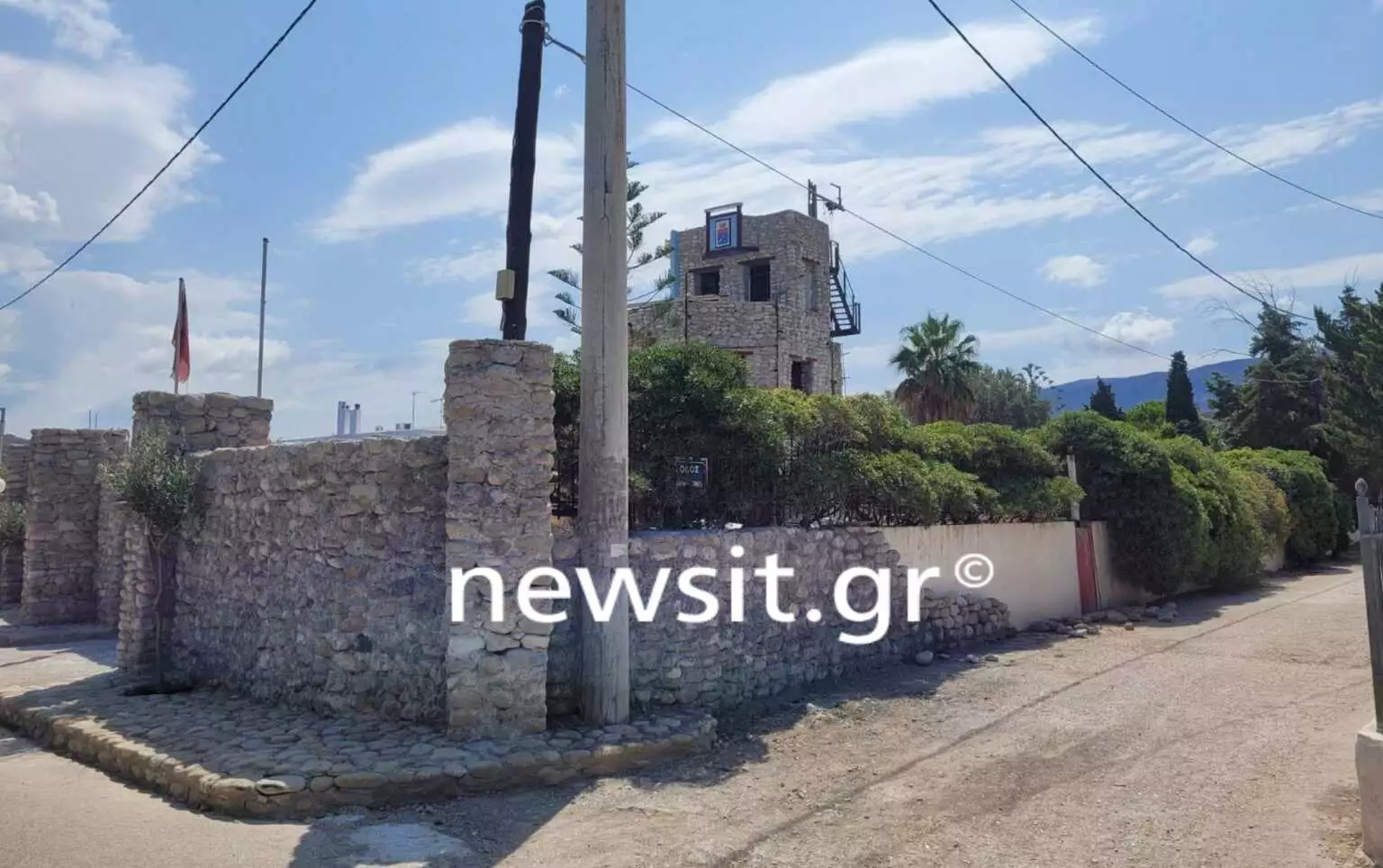 70χρονος πυροβόλησε δύο ανήλικα παιδιά που μπήκαν στην αυλή του στο Αλεποχώρι 70χρονος πυροβόλησε δύο ανήλικα παιδιά που μπήκαν στην αυλή του στο Αλεποχώρι