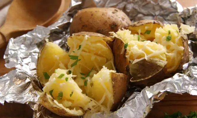 Αυτός είναι μακράν ο πιο υγιεινός τρόπος να τρώτε τις πατάτες