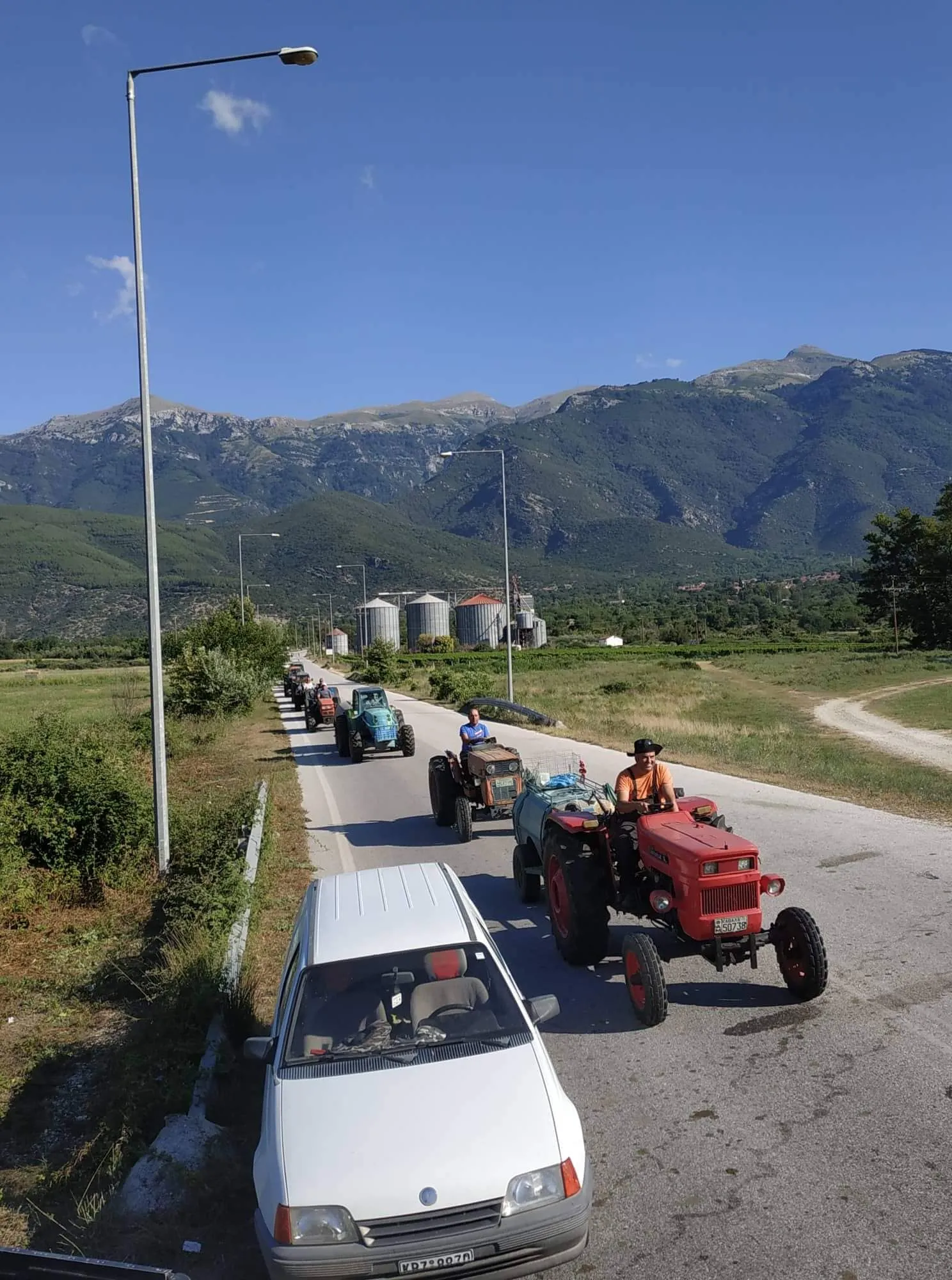 Βγήκαν στον δρόμο οι αγρότες της Καβάλας !