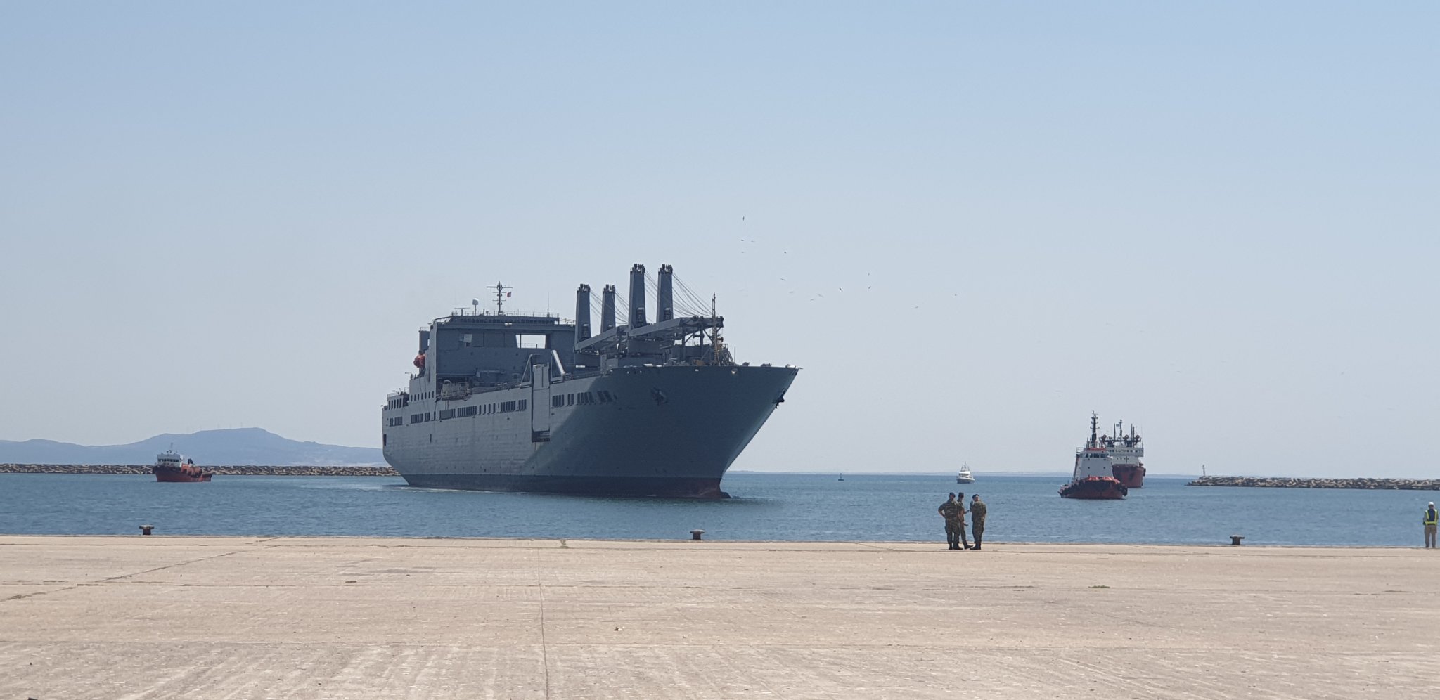Το μεταγωγικό πλοίο USNS Mendonca, 35.000 τόνων έδεσε στην Αλεξανδρούπολη ! Το μεταγωγικό πλοίο USNS Mendonca, 35.000 τόνων έδεσε στην Αλεξανδρούπολη !