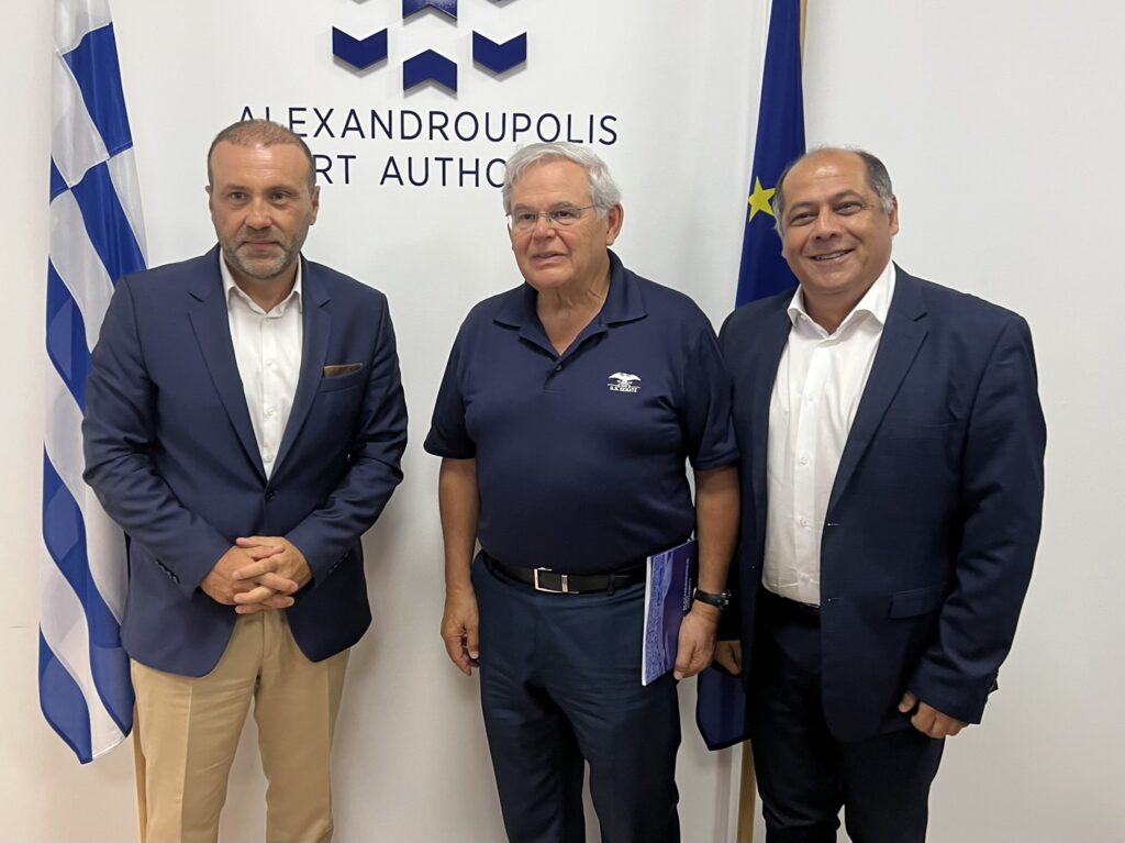 Ο Μπομπ Μενέντεζ επισκέφτηκε το λιμάνι της Αλεξανδρούπολης Ο Μπομπ Μενέντεζ επισκέφτηκε το λιμάνι της Αλεξανδρούπολης