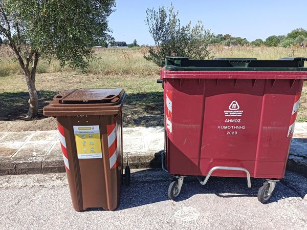 Διανομή καφέ κάδων στην περιοχή της Νέας Μοσυνούπολης Διανομή καφέ κάδων στην περιοχή της Νέας Μοσυνούπολης