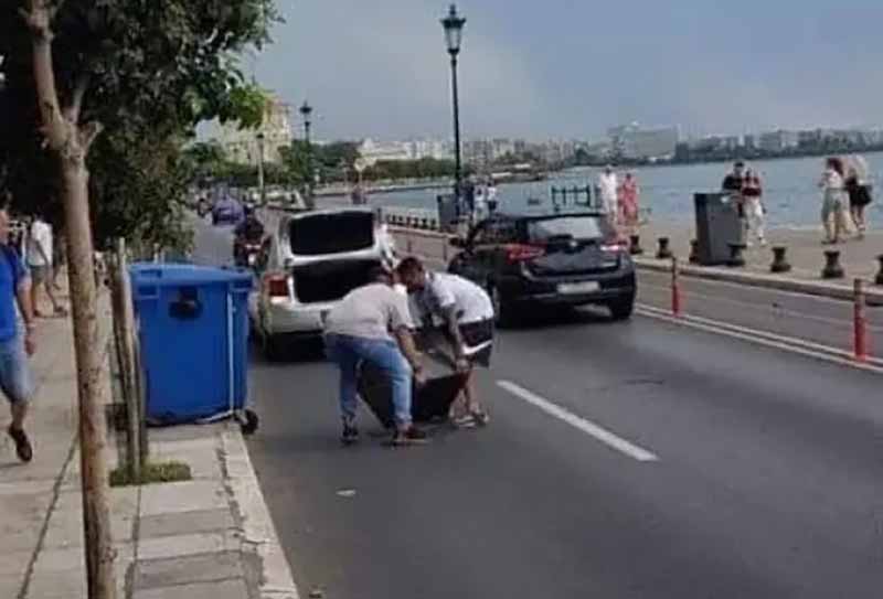 Ρομά έκλεψαν χρηματοκιβώτιο μέρα μεσημέρι στο κέντρο της Θεσσαλονίκης!