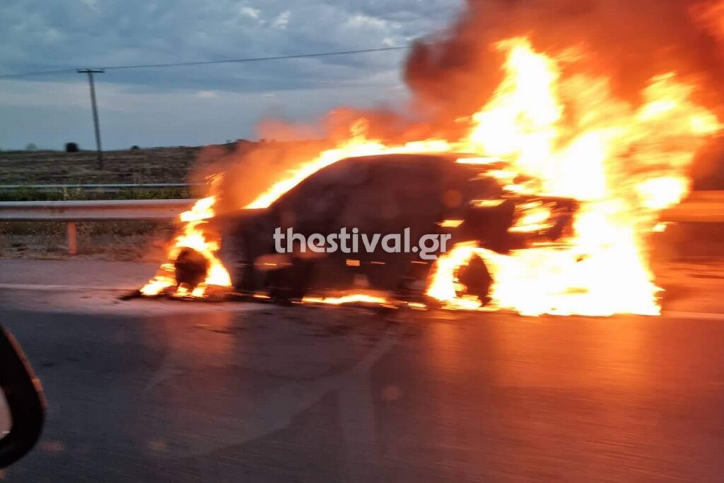 Αυτοκίνητο εν κινήσει τυλίχτηκε στις φλόγες στην Εθνική Οδό Θεσσαλονίκης – Μουδανιών Αυτοκίνητο εν κινήσει τυλίχτηκε στις φλόγες στην Εθνική Οδό Θεσσαλονίκης – Μουδανιών