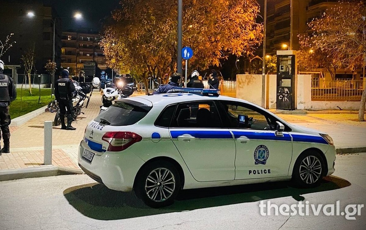 Δράστης προσπάθησε να ληστέψει διαμέρισμα και παρασύρθηκε από αυτοκίνητο στη Θεσσαλονίκη