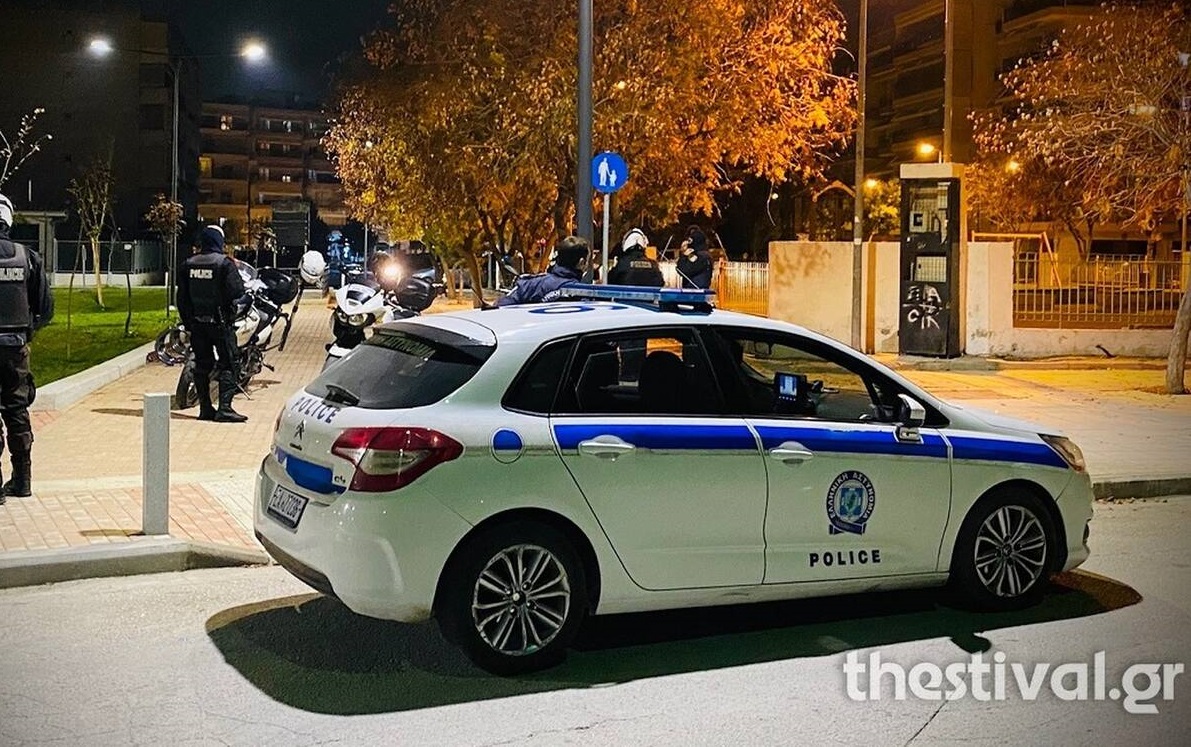 Δράστης προσπάθησε να ληστέψει διαμέρισμα και παρασύρθηκε από αυτοκίνητο στη Θεσσαλονίκη Δράστης προσπάθησε να ληστέψει διαμέρισμα και παρασύρθηκε από αυτοκίνητο στη Θεσσαλονίκη