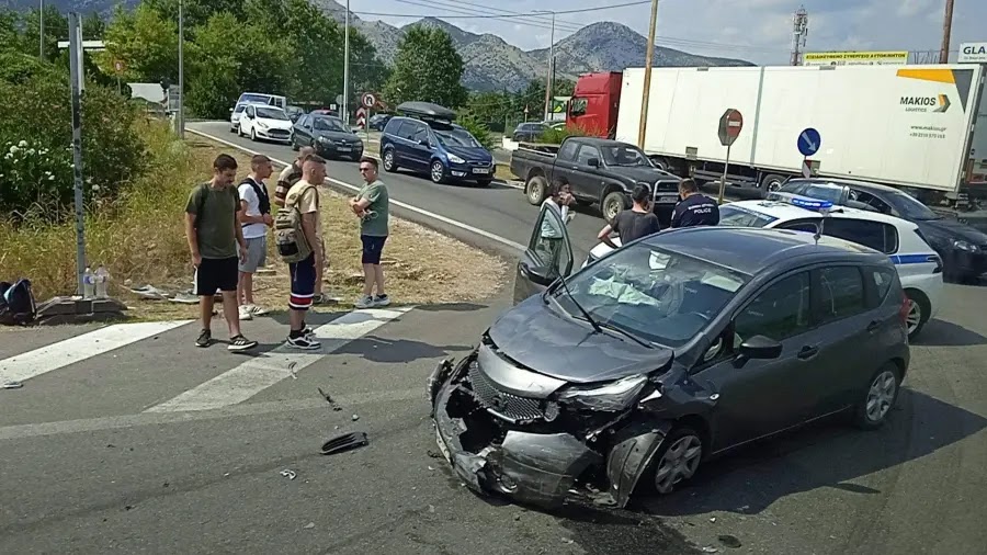 Τροχαίο ατύχημα στην Ξάνθη με σύγκρουση δύο αυτοκινήτων