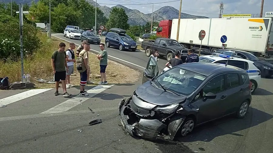 Τροχαίο ατύχημα στην Ξάνθη με σύγκρουση δύο αυτοκινήτων Τροχαίο ατύχημα στην Ξάνθη με σύγκρουση δύο αυτοκινήτων