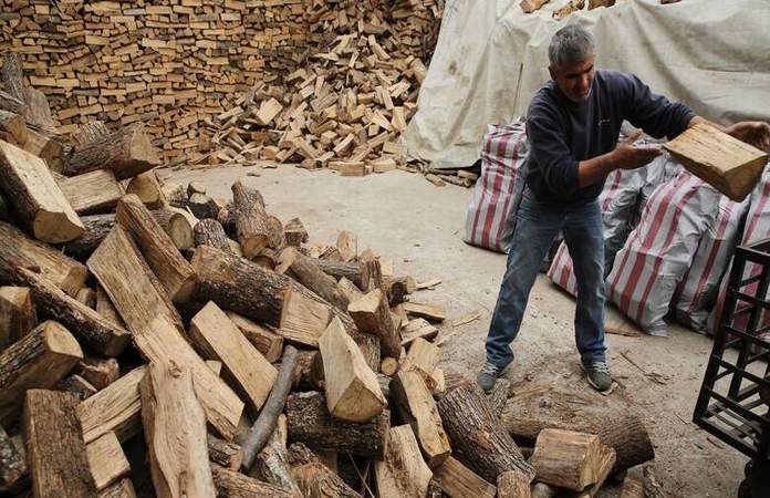 Νευροκόπι: Το κρύο έπιασε νωρίς και τα ξύλα δεν φτάνουν Νευροκόπι: Το κρύο έπιασε νωρίς και τα ξύλα δεν φτάνουν