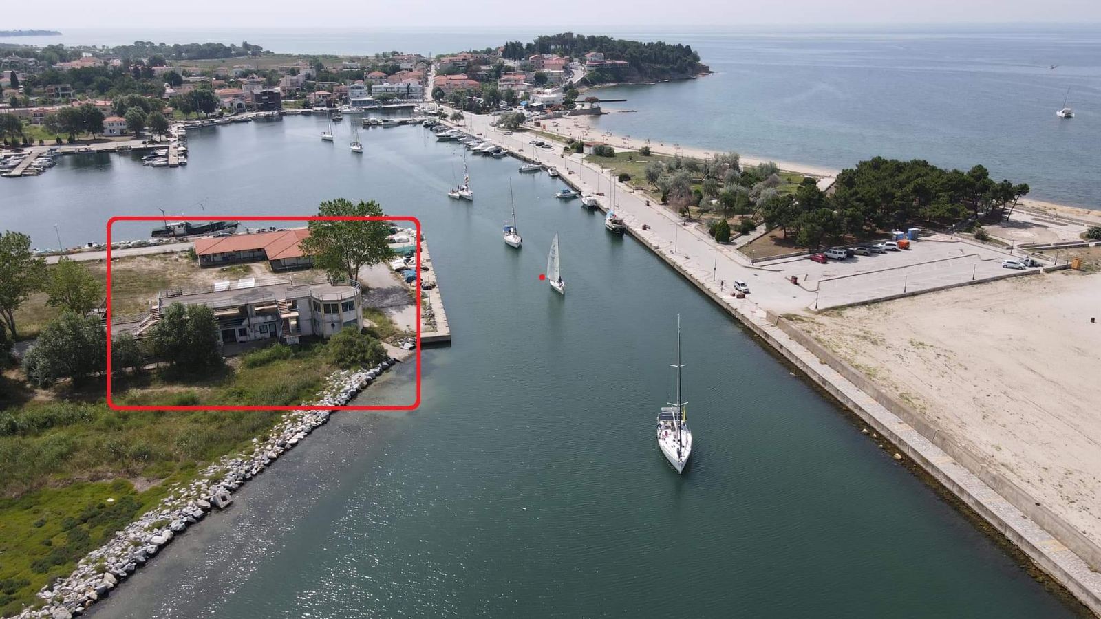 «Ανεξάρτητη Ενωτική Πρωτοβουλία» : «Ένα κτήριο στο λιμάνι Φαναρίου Ροδόπης που ανήκει στην Κτηματική Υπηρεσία του Δημοσίου, έχει αφεθεί στην τύχη του και… ρημάζει»