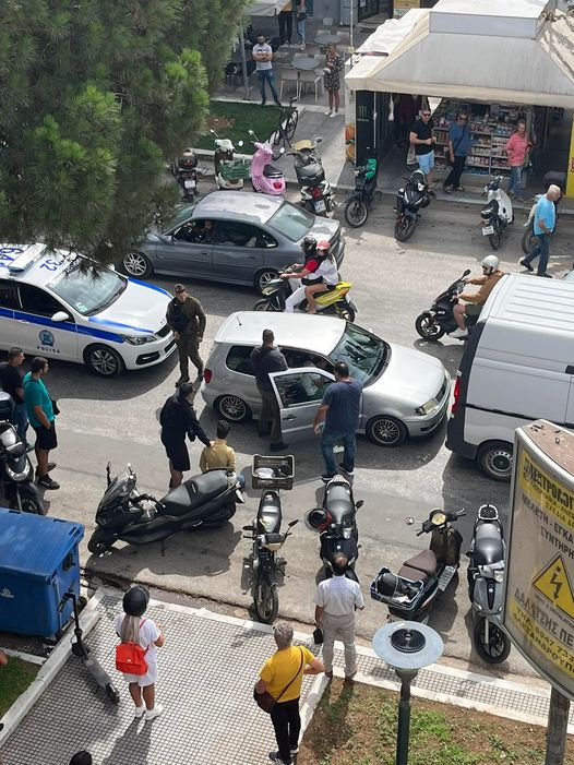Καταδίωξη διακινητή παράνομων μεταναστών στο κέντρο της Αλεξανδρούπολης Καταδίωξη διακινητή παράνομων μεταναστών στο κέντρο της Αλεξανδρούπολης