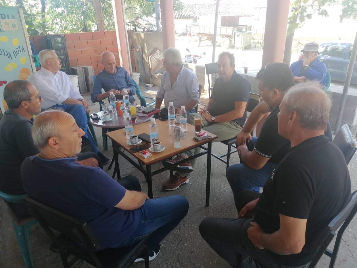 Ο Δημήτρης Χαρίτου συναντήθηκε με καπνοπαραγωγούς, τον πρόεδρο Συνεταιρισμού Καπνοπαραγωγών Θράκης και τον προϊστάμενο ΕΛΓΑ Θράκης