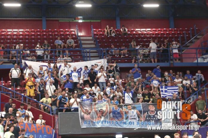 Γαλανόλευκο το Μιλάνο με παρούσα τη Θράκη στους Πελαργούς και όλο το Mediolanum Forum Γαλανόλευκο το Μιλάνο με παρούσα τη Θράκη στους Πελαργούς και όλο το Mediolanum Forum