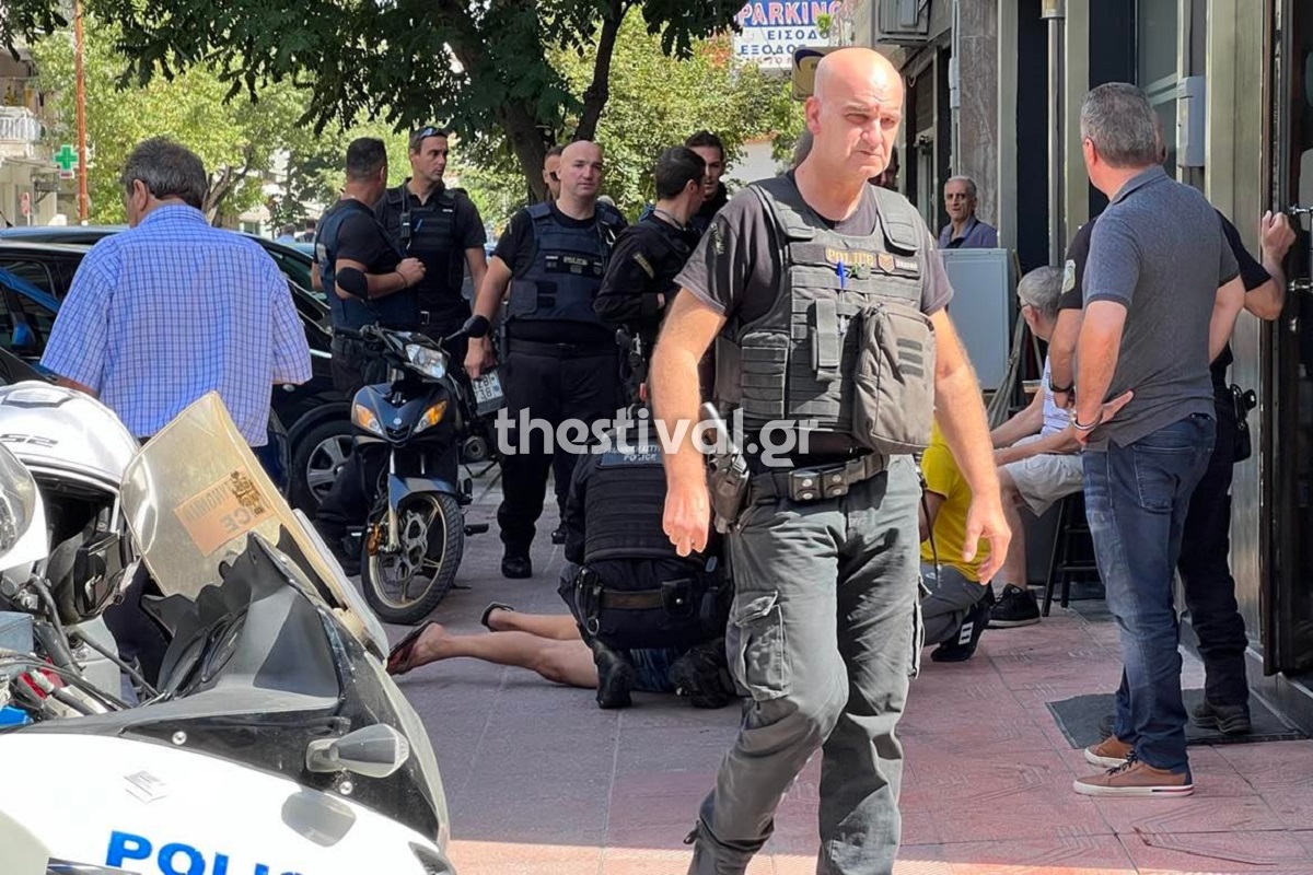 Θεσσαλονίκη: Λογιστής βγήκε στο δρόμο με πιστόλι σε κατάσταση αμόκ (ΒΙΝΤΕΟ)