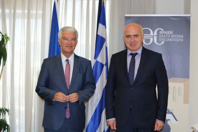 Συνάντηση του Περιφερειάρχη ΑΜ-Θ με τον Γερμανό Πρέσβη πριν τον μεγάλο προημιτελικό του Ευρωμπάσκετ Συνάντηση του Περιφερειάρχη ΑΜ-Θ με τον Γερμανό Πρέσβη πριν τον μεγάλο προημιτελικό του Ευρωμπάσκετ