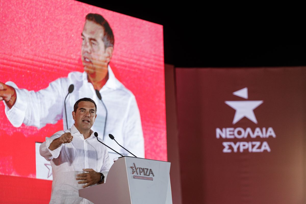 Τσίπρας: Κύριε πρωθυπουργέ των υποκλοπών και του παρακράτους, τελειώσατε! Τσίπρας: Κύριε πρωθυπουργέ των υποκλοπών και του παρακράτους, τελειώσατε!