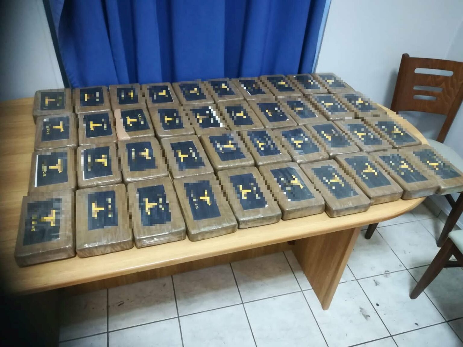 Εντοπίστηκαν 45 κιλά κοκαΐνης μέσα σε ψυκτικό μηχάνημα στον Πειραιά Εντοπίστηκαν 45 κιλά κοκαΐνης μέσα σε ψυκτικό μηχάνημα στον Πειραιά
