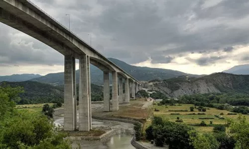 60χρονος έπεσε στο κενό από τη γέφυρα του Αράχθου