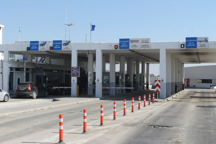 Σύλληψη αλλοδαπού για απόπειρα παράνομης εξόδου, κατοχή και χρήση πλαστού ταξιδιωτικού εγγράφου και πλαστογραφία Σύλληψη αλλοδαπού για απόπειρα παράνομης εξόδου, κατοχή και χρήση πλαστού ταξιδιωτικού εγγράφου και πλαστογραφία