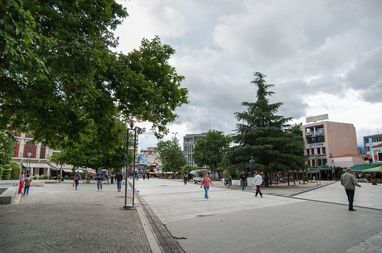Ε, δεν είμαστε δα και …Παριζιάνοι Ε, δεν είμαστε δα και …Παριζιάνοι