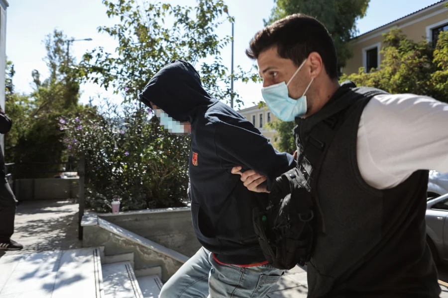 Σεπόλια: Αυτός είναι ο 40χρονος που δήλωνε αστυνομικός και απειλούσε τη 12χρονη Σεπόλια: Αυτός είναι ο 40χρονος που δήλωνε αστυνομικός και απειλούσε τη 12χρονη