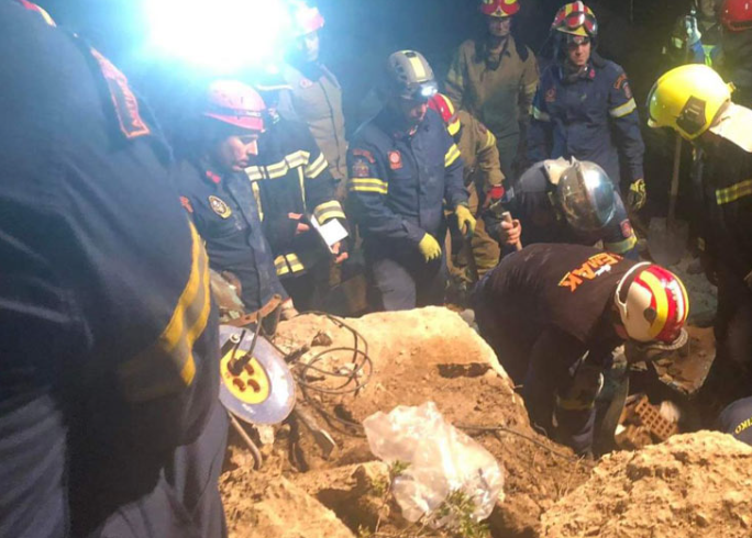 Ιεράπετρα: Βράχος ισοπέδωσε ενοικιαζόμενα διαμερίσματα – Μια νεκρή, τραυματίστηκε 9χρονος