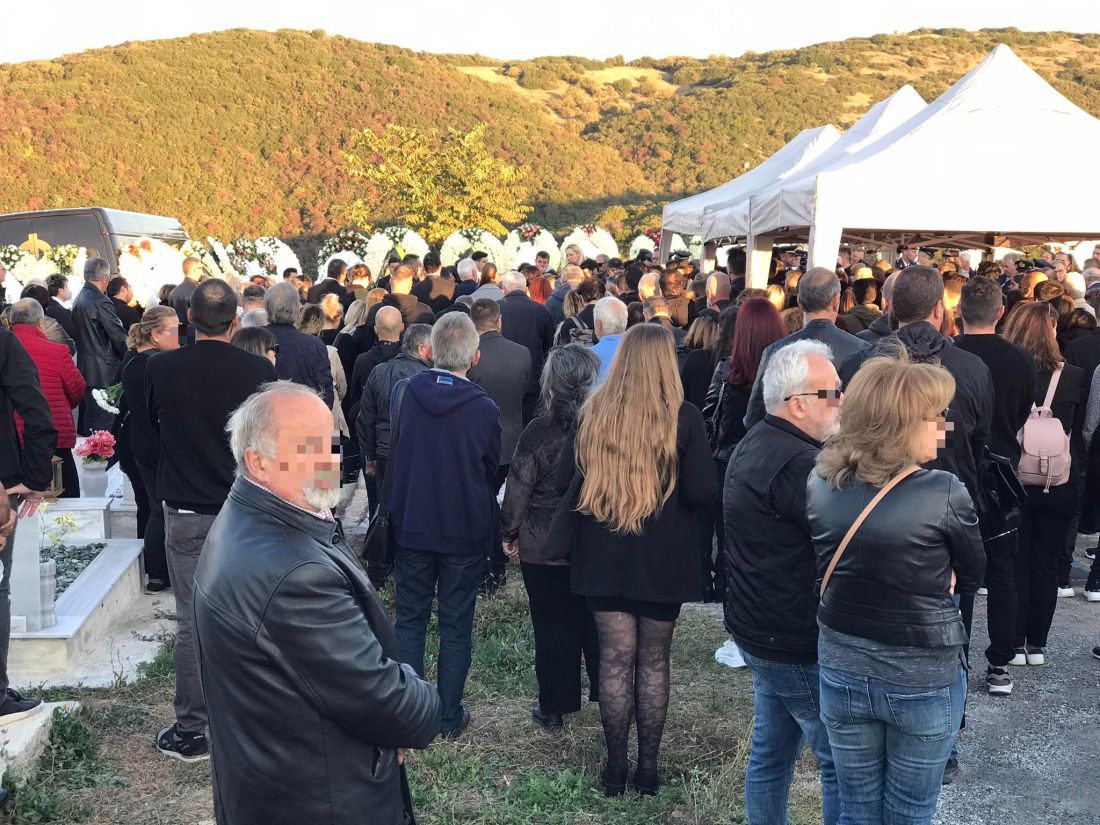 Με τον εθνικό ύμνο «γράφτηκε» η τελευταία πράξη στα Κοιμητήρια Φιλύρου Θεσσαλονίκης για τον Αλέξανδρο Νικολαϊδη Με τον εθνικό ύμνο «γράφτηκε» η τελευταία πράξη στα Κοιμητήρια Φιλύρου Θεσσαλονίκης για τον Αλέξανδρο Νικολαϊδη
