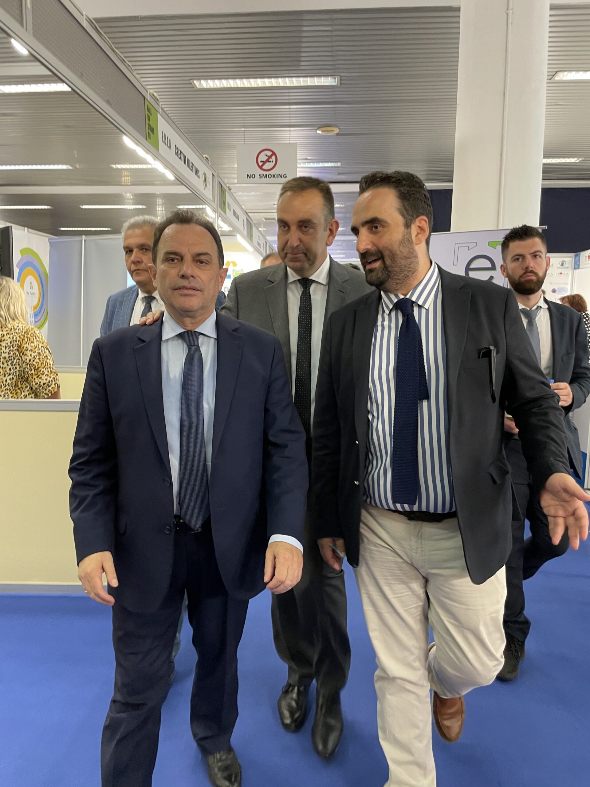 Όλες οι επιχειρήσεις επιλέξιμες για χρηματοδότηση στο νέο LEADER ζητάει ο Αντώνης Γραβάνης από τον Υπουργό Αγροτικής Ανάπτυξης Όλες οι επιχειρήσεις επιλέξιμες για χρηματοδότηση στο νέο LEADER ζητάει ο Αντώνης Γραβάνης από τον Υπουργό Αγροτικής Ανάπτυξης
