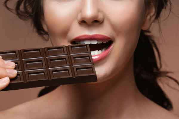 Το λάθος που κάνουμε τόσα χρόνια με τη σοκολάτα: Η ιδανική ώρα και τα κομμάτια που είναι αρκετά